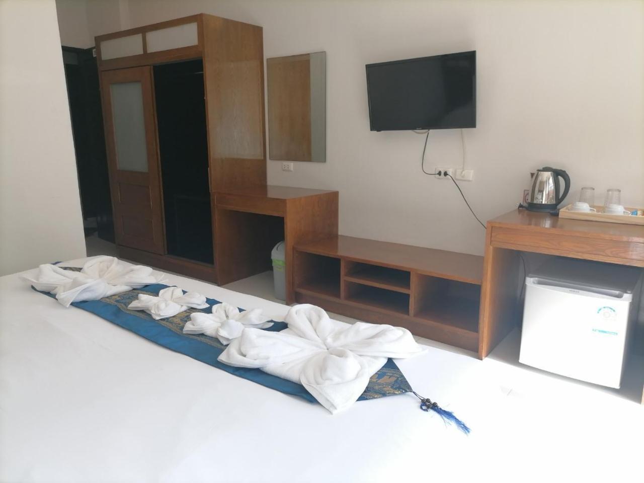 Nj Patong Hotel Exterior foto